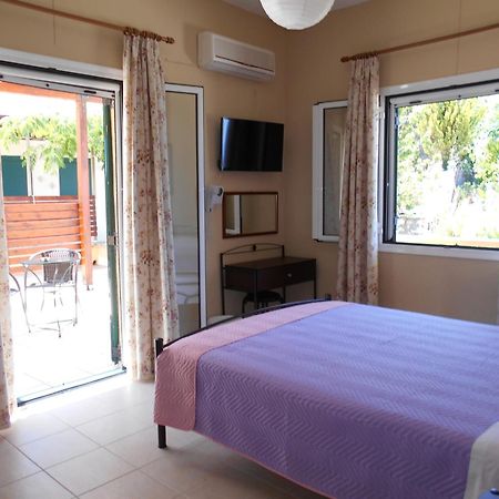 Zephyros Rooms And Apartments Drymon Bagian luar foto