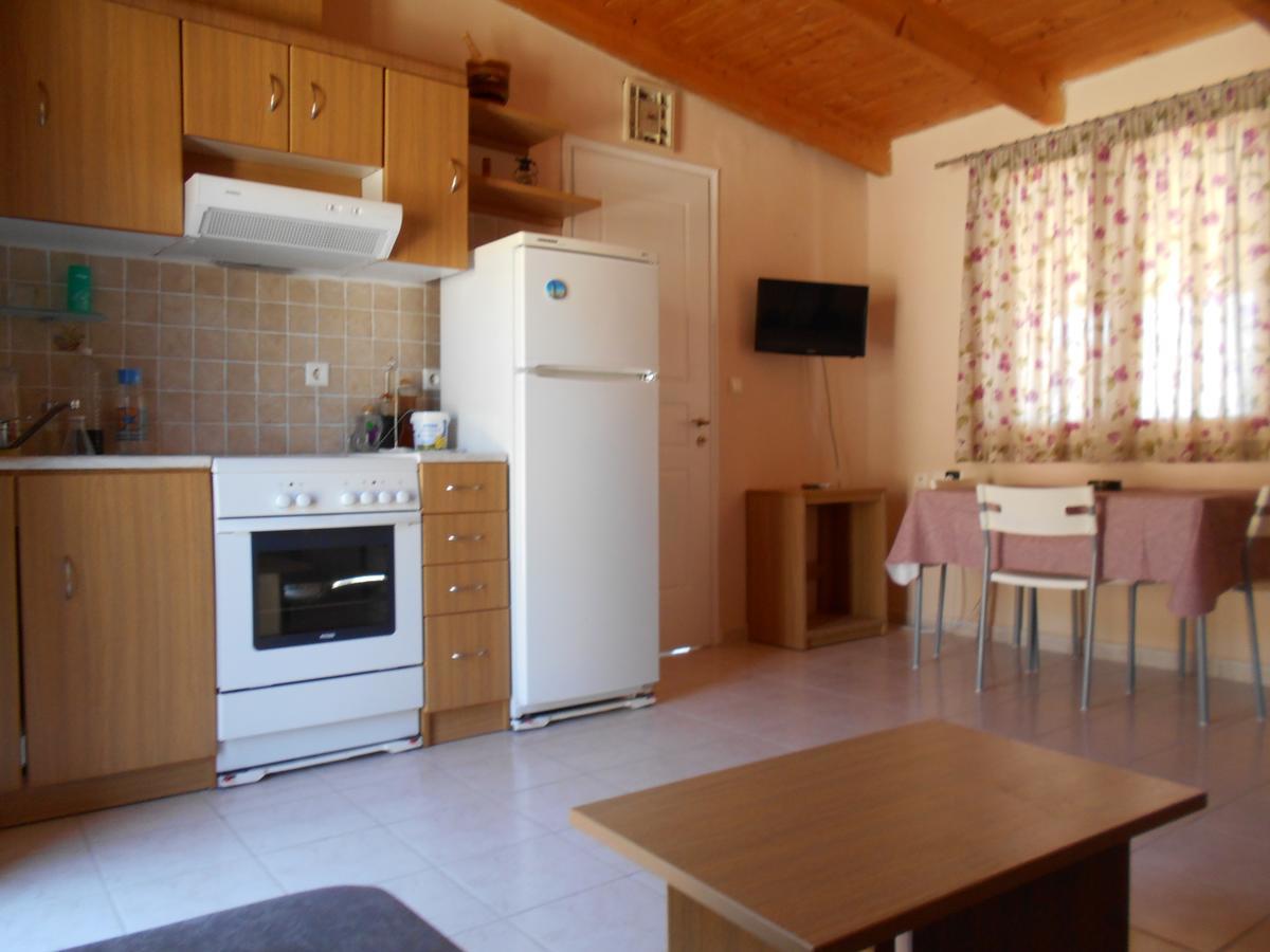 Zephyros Rooms And Apartments Drymon Bagian luar foto