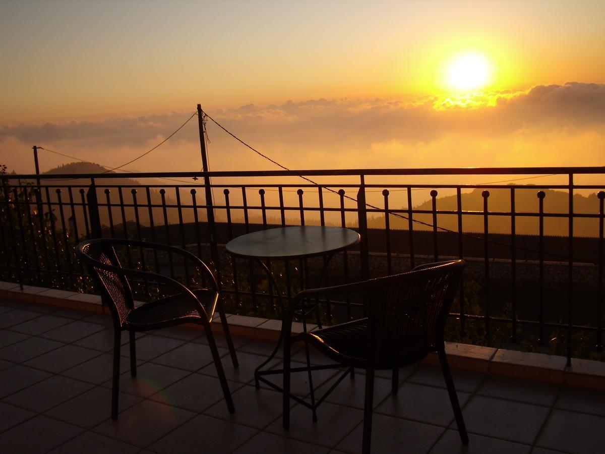 Zephyros Rooms And Apartments Drymon Bagian luar foto