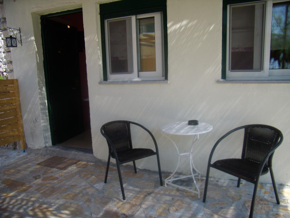 Zephyros Rooms And Apartments Drymon Bagian luar foto