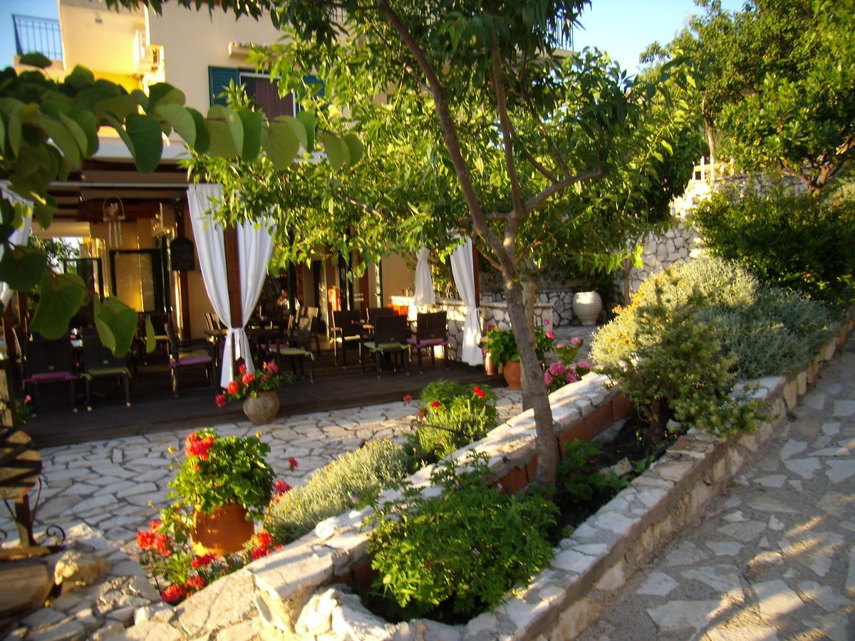 Zephyros Rooms And Apartments Drymon Bagian luar foto