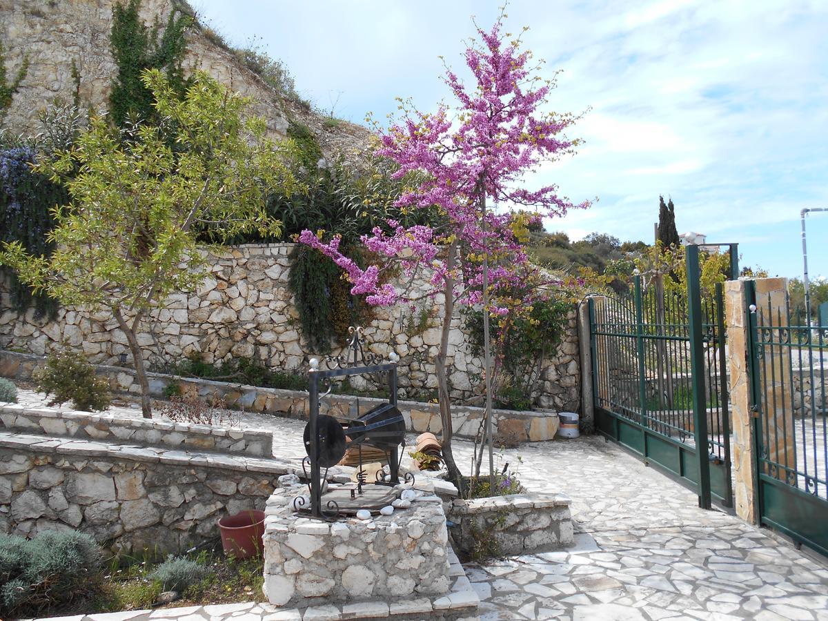 Zephyros Rooms And Apartments Drymon Bagian luar foto