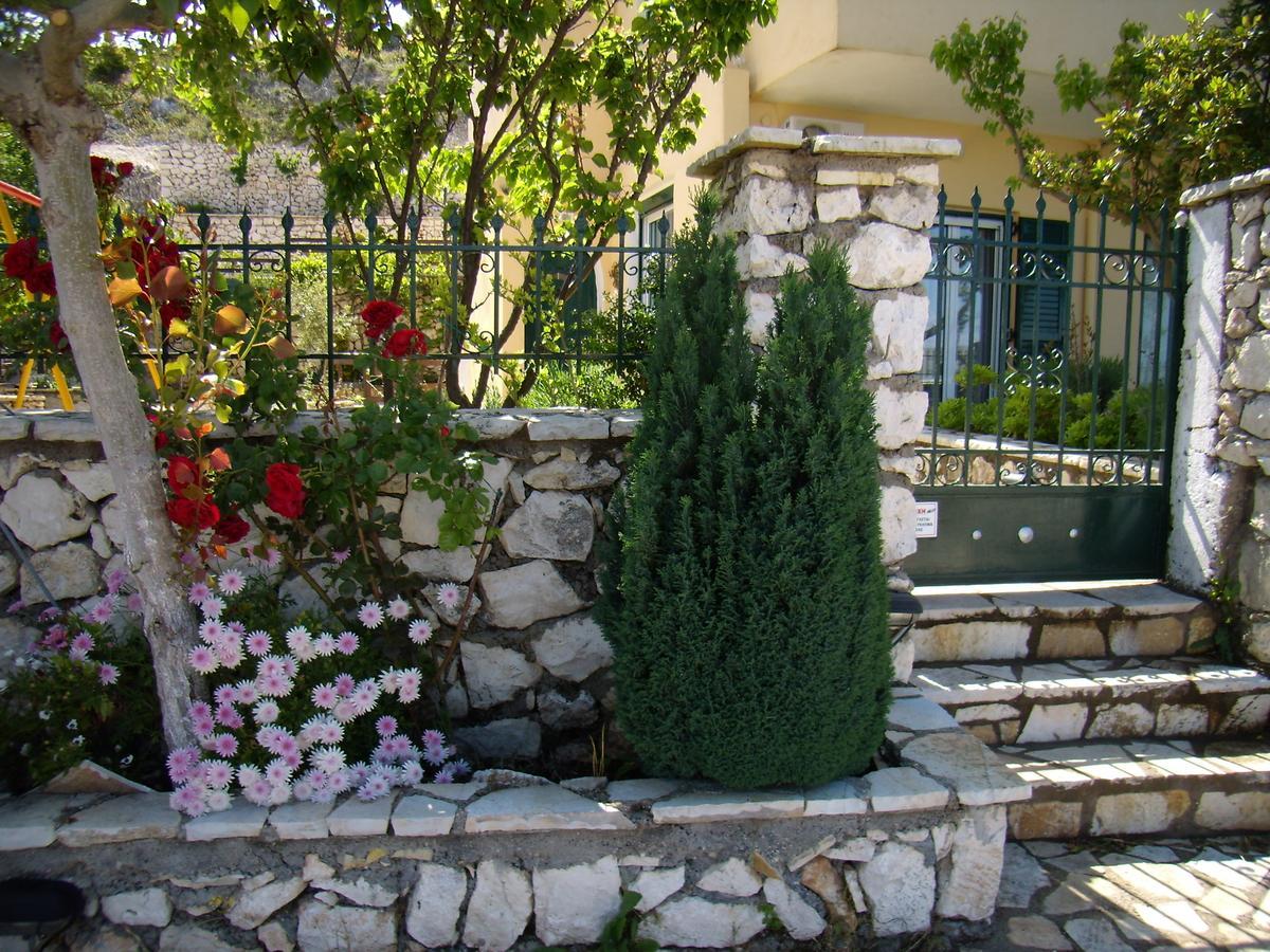 Zephyros Rooms And Apartments Drymon Bagian luar foto