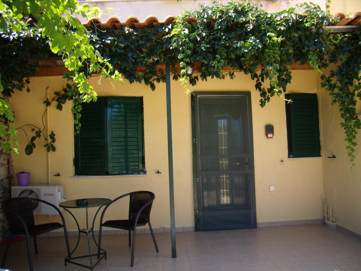 Zephyros Rooms And Apartments Drymon Bagian luar foto